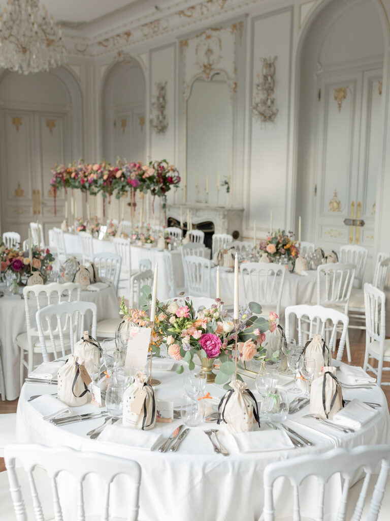 Caroll Clinard Designer Floral mariage au chateau de nainville-les-roches table des mariés et centre de table