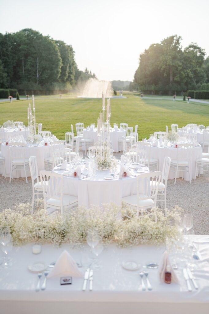 Caroll Clinard Designer Floral mariage au chateau de nainville-les-roches table des mariés et centre de table