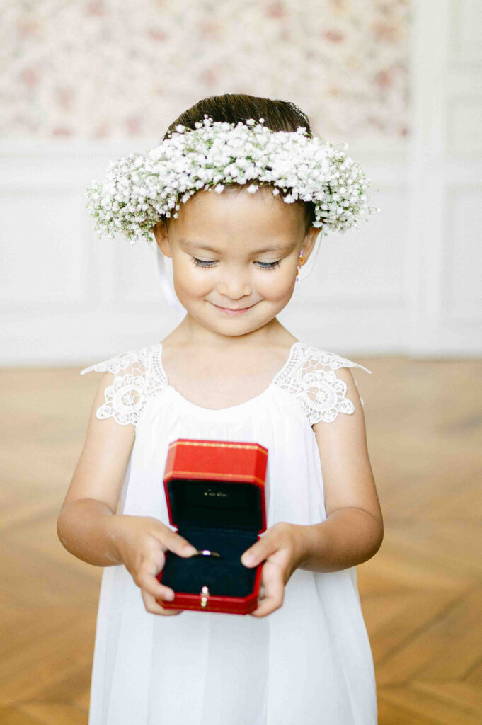 Caroll Clinard Designer Floral mariage au chateau de nainville-les-roches tour de tete petite fille