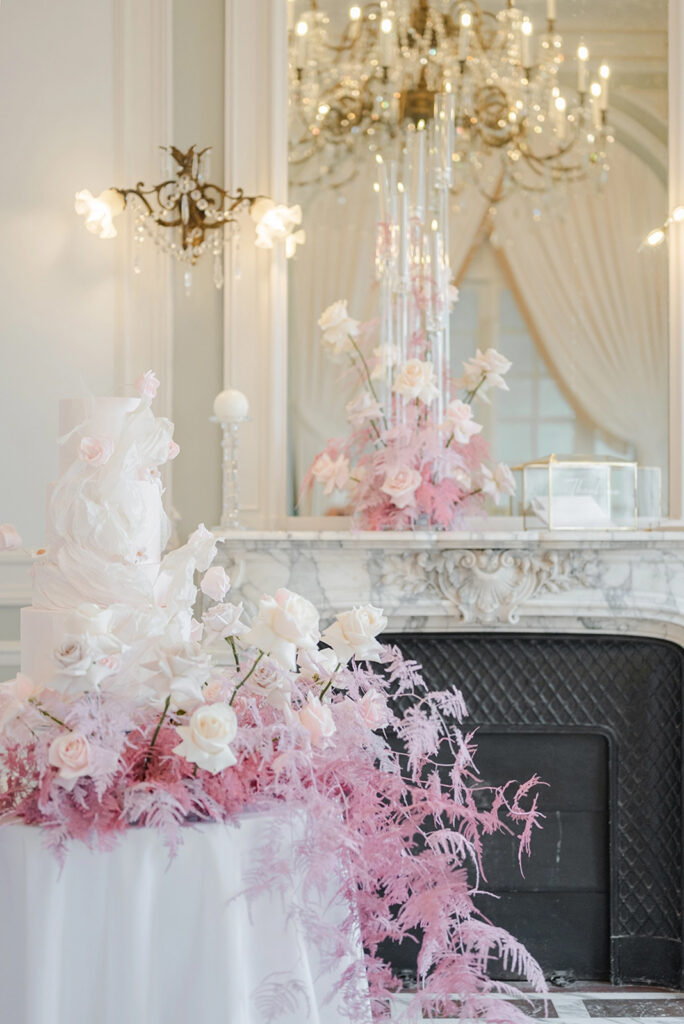 Caroll Clinard Designer Floral mariage paris et région parisienne basé à guyancourt composition au lumière hotel à versailles