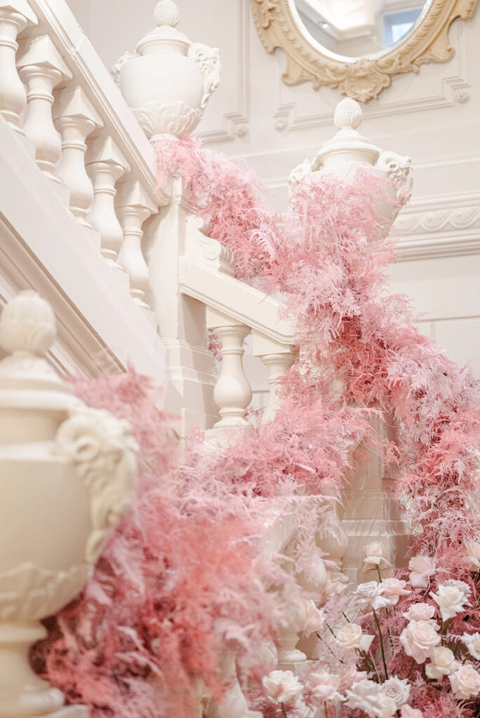 Caroll Clinard Designer Floral mariage paris et région parisienne basé à guyancourt composition au lumière hotel à versailles