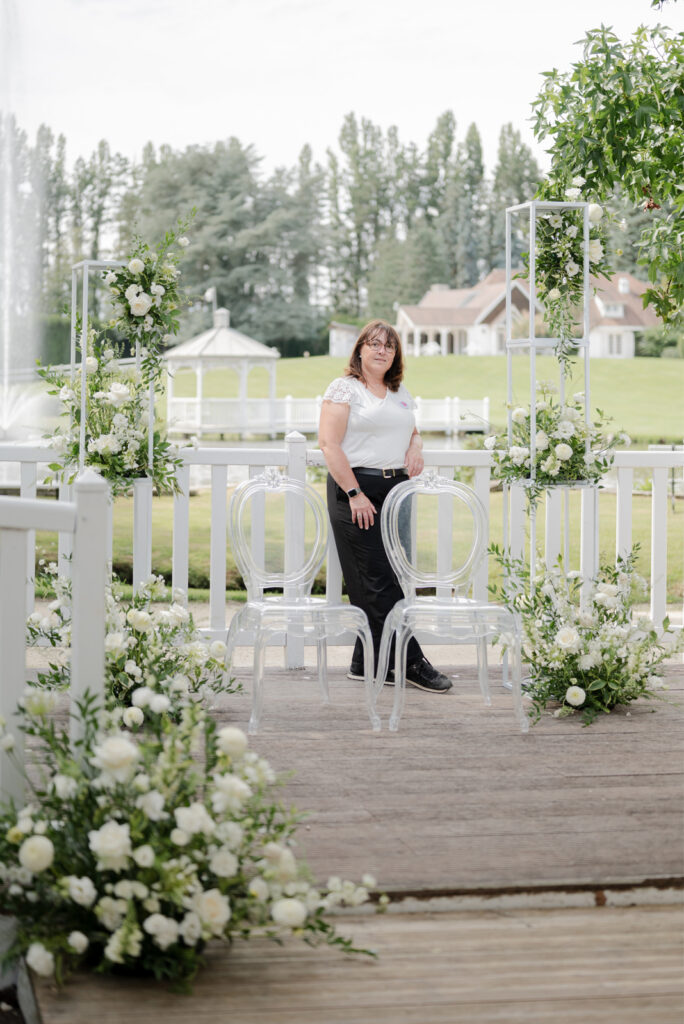 Caroll Clinard Designer Floral mariage paris et région parisienne basé à guyancourt composition cérémonie au domaine des fontenelles