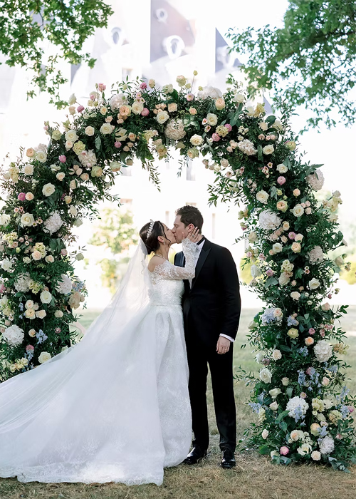 Décoration florale de mariage en Île-de-France par Caroll Clinard, designer floral, compositions élégantes et personnalisées au chateau de nainville-les-roches